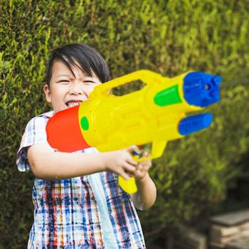 PISTOL CU APĂ XXL - PISTOL CU APĂ SUPER SOAKER - DIMENSIUNI: 63.5 x 10 x 26 CM - PISTOL CU APĂ CU DUBLU JET (1 buc.)